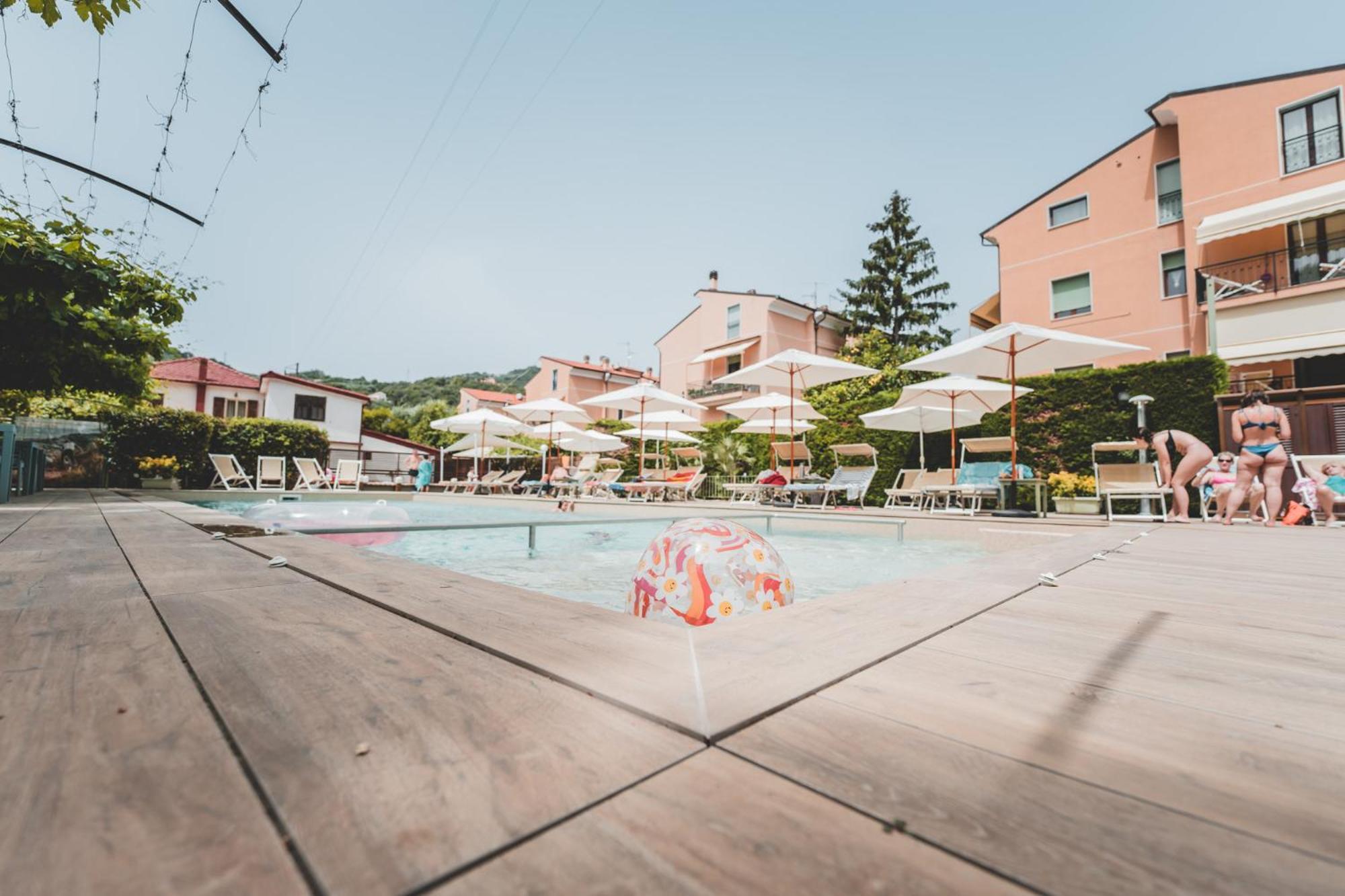 Residence Holidays Pietra Ligure Luaran gambar